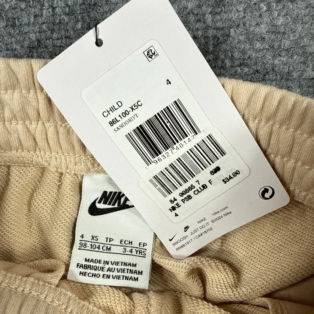 Nike sportswear club